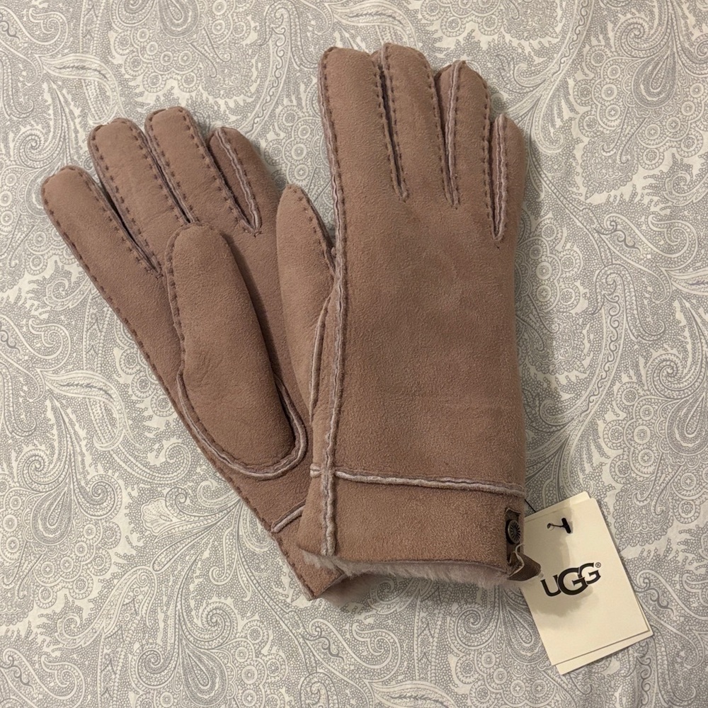 UGG Woman’s Pink Winter Shearling Gloves